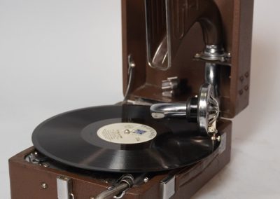 1940 Orosz Hadi Gramofon - b9f185b1 a93c 45fc 82f0 6638d98bab83